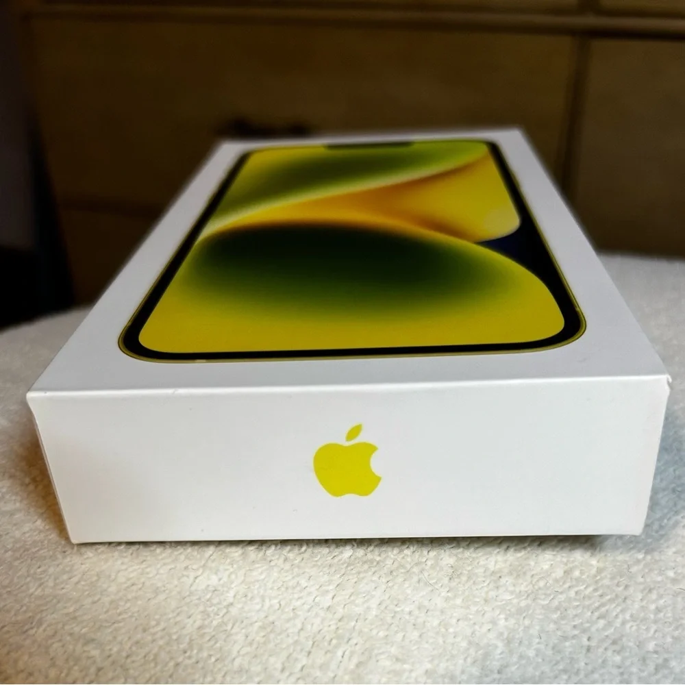 Lot of 4 Items iPad, iPad Pro, iPhone 7 Plus and iPhone 14+ Empty Boxes.